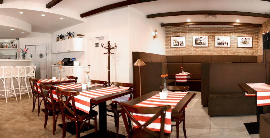 Apartamenty Mesa Grill Restaurant Cafe Dzwirzyno Ngoại thất bức ảnh